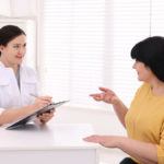 A woman consults with a nutritionist in a clinic